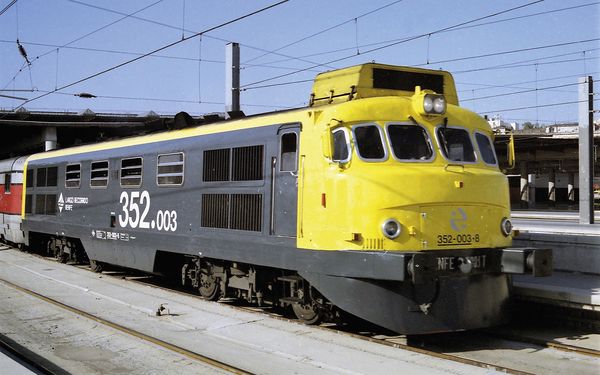 Arnold HN2674S - Spanish Diesel Locomotive 352-003 Virgen del Perpetuo Socorro of the RENFE (Sound Decoder)