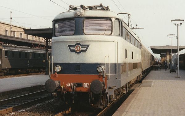 Arnold HN2686 - Italian Electric Locomotive E.444 002 of the FS