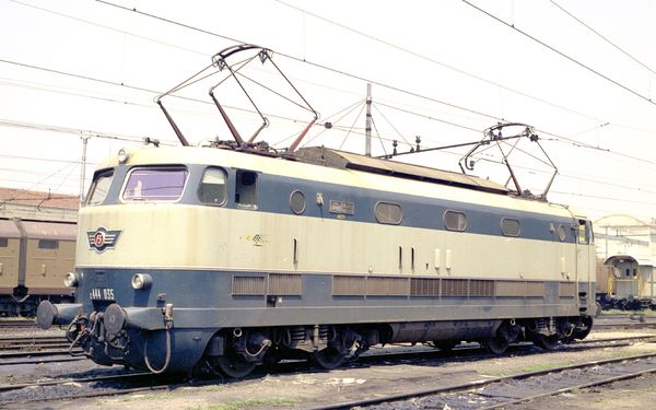 Arnold HN2687S - Italian Electric Locomotive E.444 1st series of the FS (Sound Decoder)