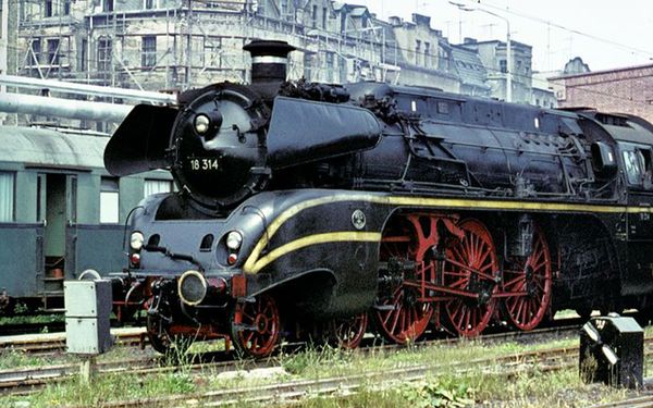 Arnold HN9077 - German Steam Locomotive class 18 314, coal-fired of the DR