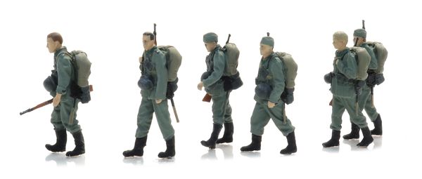 Artitec 5720002 - German WWII Infantry on long march