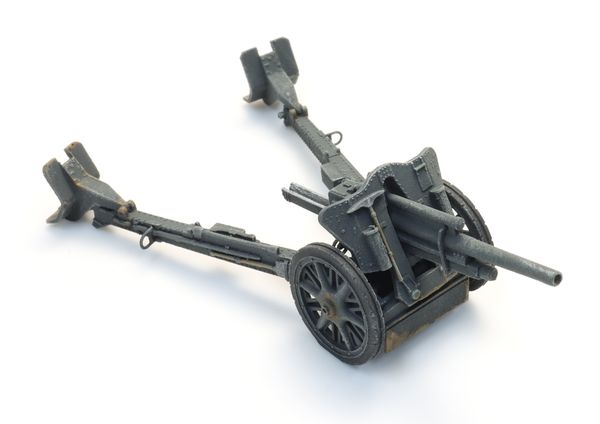 Artitec 6870744 - German WWII 10,5cm Light Howitzer 18 grey in position