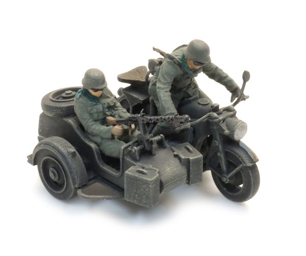 Artitec 6870749 - German WWII Zündapp with sidecar + 2 figures