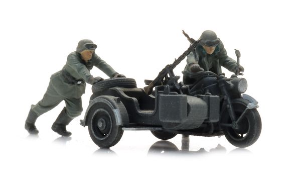 Artitec 6870750 - German WWII Breakdown: Zündapp with side car + 2 figures