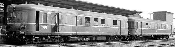 Brawa 44708 - German 2pc Diesel Railcar BR 660 and Trailer VS945 of the DB (DC Analog Basic Plus)