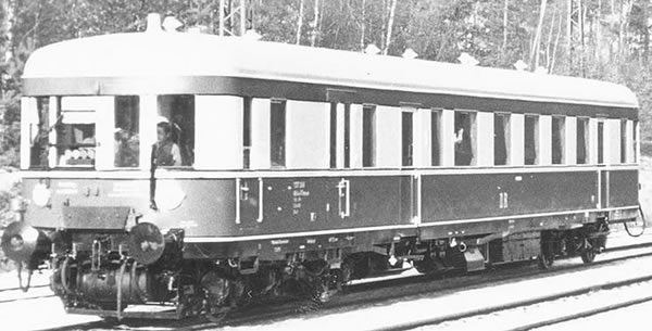 Brawa 44712 - German Diesel Railcar BR VT137 of the DR (single unit) (DC Analog Basic Plus)