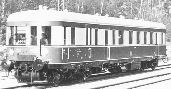 Brawa 44714 - German Diesel Railcar BR VT137 of the DR (single unit) (DC Digital Extra w/Sound)