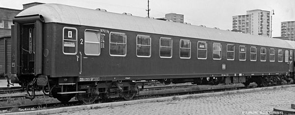 Brawa 58121 - German Passenger Coach B4ümg-54 of the DB, AC Analog BASIC+ LED