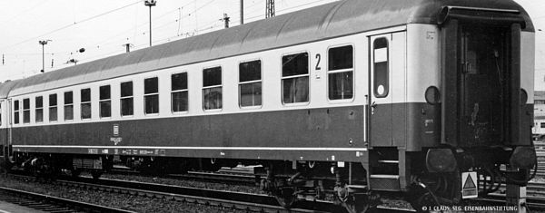 Brawa 58149 - German Passenger Coach Bm 238 of the DB, AC Analog BASIC+ LED