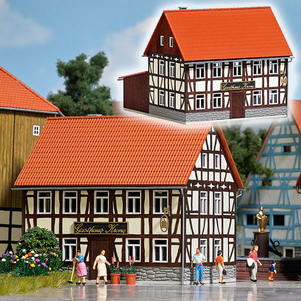 Busch 1532 - Rural Half-Timbered Inn