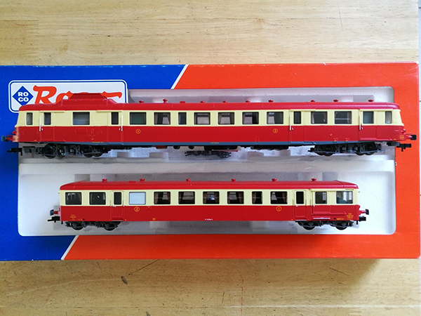 Consignment 43010 - Roco 43010 French Diesel Railcar X2800 and Trailer of the SNCF