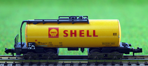 Consignment 51326200 - MiniTrix Shell Oil Tanker Car