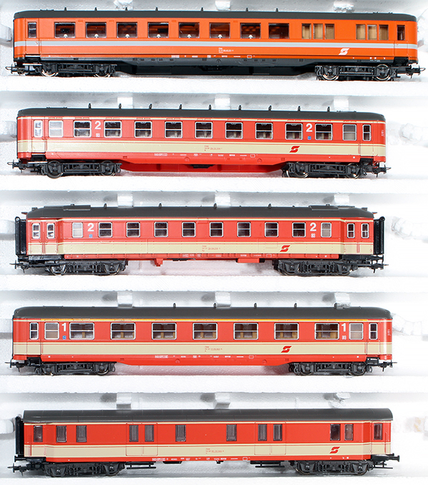 Consignment LI886 - Liliput Austrian Passenger Car Set of the OBB