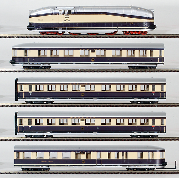 Consignment Lima149790 - Lima German Diesel Henschel-Wegmann Train Set of the DRG