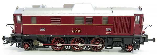 Consignment MA37210 - Diesel Locomotive V40 of the DB
