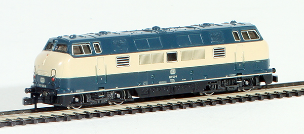Consignment MA8821 - Marklin German Diesel-Hydraulic Locomotive Class 221 of the DB