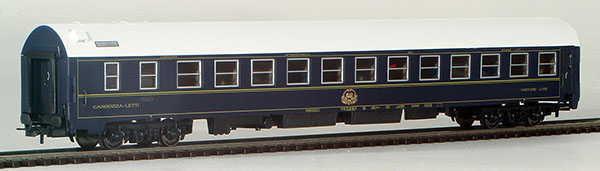 Consignment RI3542 - Rivarossi Dutch International Sleeping Car of the NS