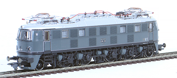 Consignment RO43758 - Roco Electric Locomotive E18 of the DRG