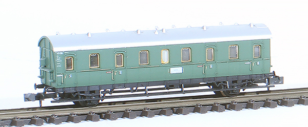 Consignment TR3059 - Trix 3rd Class Compartment car of the DB