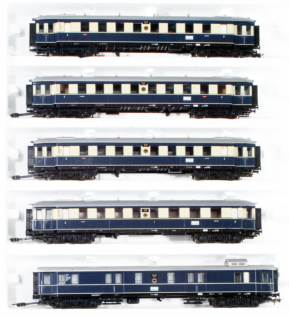 Consignment LI887 - Liliput German Karwendel Express Passenger Set