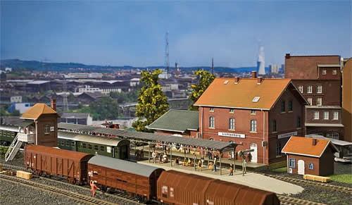 Faller 110120 - Lichtenberg station set