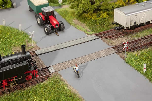 Faller 120243 - Unprotected level crossing