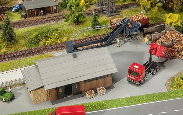 Faller 130184 - Beet dump with storage shed