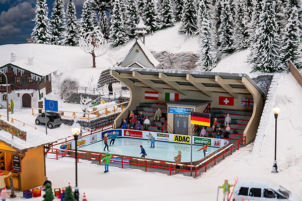 Faller 134005 - Artificial Ice Rink with moving figures