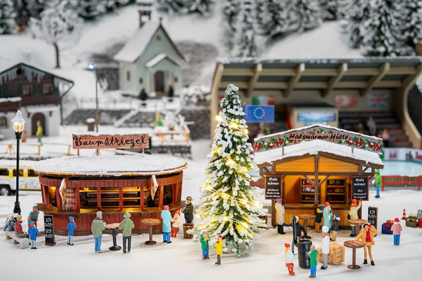 Faller 134006 - 2 Christmas Market Stalls with Illuminated Christmas Tree