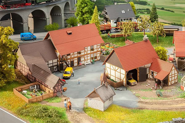 Faller 191743 - Farm with three aisles