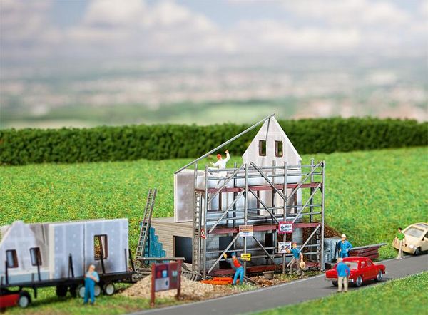 Faller 231705 - Prefabricated house under construction