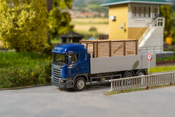 Lorry Scania R 13 HL Platform with wooden crate