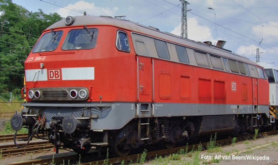Fleischmann 424002 - German Diesel Locomotive BR 225 of the DB-AG