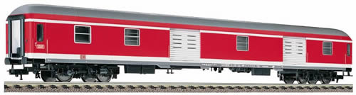 Fleischmann 5650 - Baggage coach in traffic red livery, type Dm.920 of the DB AG