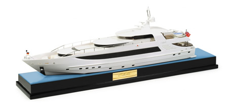 Herpa 155144 - Model of the Superyacht Catwalk w/new hull (water line)