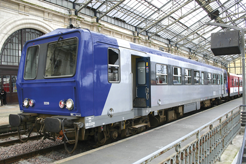 Jouef 2204 -  SNCF, diesel railcar X2200, modernized livery.