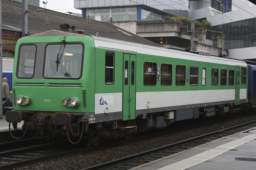 Jouef 2205 -  SNCF, X2200 diesel railcar green and white livery.