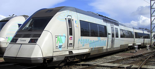 Jouef 2279 - French Diesel Railcar X72500 Aquitaine livery of the SNCF