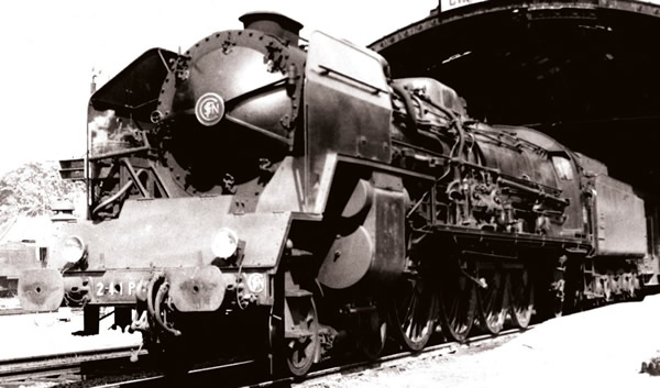 Jouef HJ2344 - French steam locomotive 241 P of the SNCF; tender 34 P