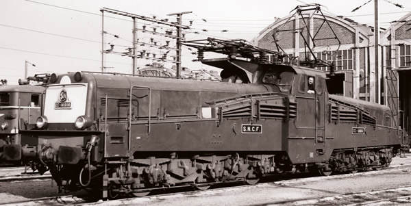 Jouef HJ2347 - French electric locomotive CC14000 of the SNCF; green/yellow livery; with long lateral hoods