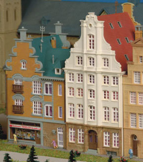 Kibri 37154 - N Middle-class houses Tournai,2 pieces