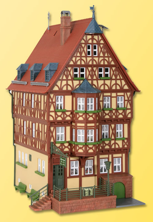 Kibri 38902 - H0 House with oriel in Miltenberg