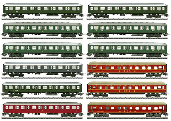 Marklin 00766 - Display with 12 Tin-Plate Passenger Cars