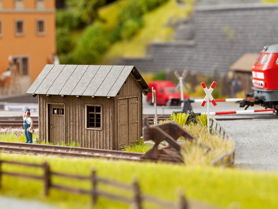 Noch 14440 - Small Track House