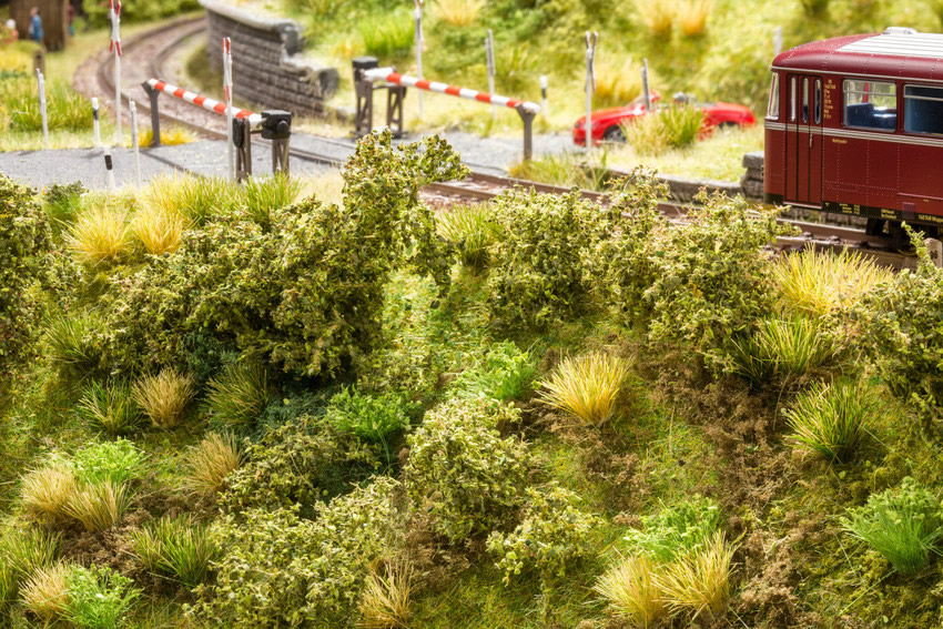 thumbnail image 2 of Noch 23102 Railway Embankment Growth - H0/TT/N/Z/0/1/G Scale Scenery 2 of 6