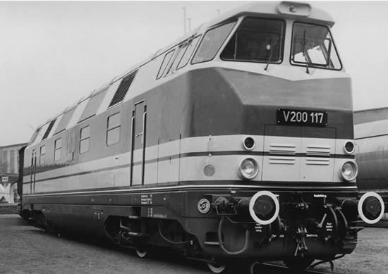Piko 52573 - German Diesel Locomotive V 200 117 GFK of the DR - red/beige (Sound Decoder)