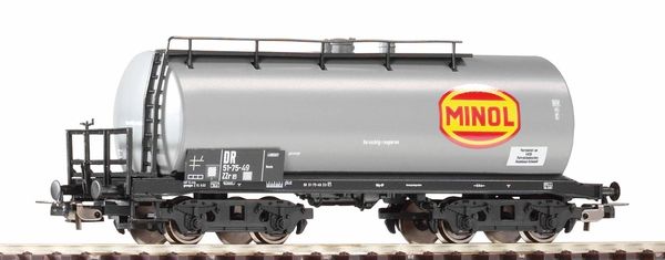 Piko 54498 - German Uerdingen Tank Car Minol of the DR     