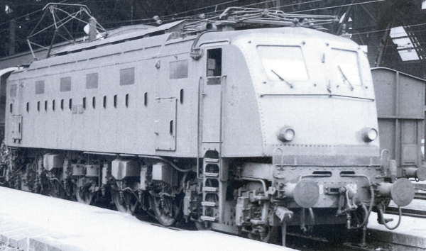 Piko 97803 - Italian Electric Locomotive E.428.3 of the FS - aerodynamic