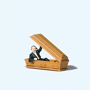 Preiser 29113 - Vampire holding coffin lid