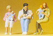 Preiser 63059 - Seated parents & children